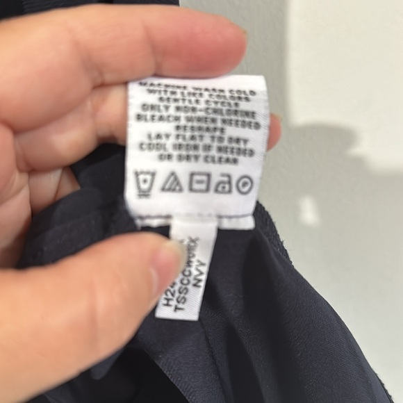 Tommy Hilfiger v neck ruffle top - Picture 7 of 7